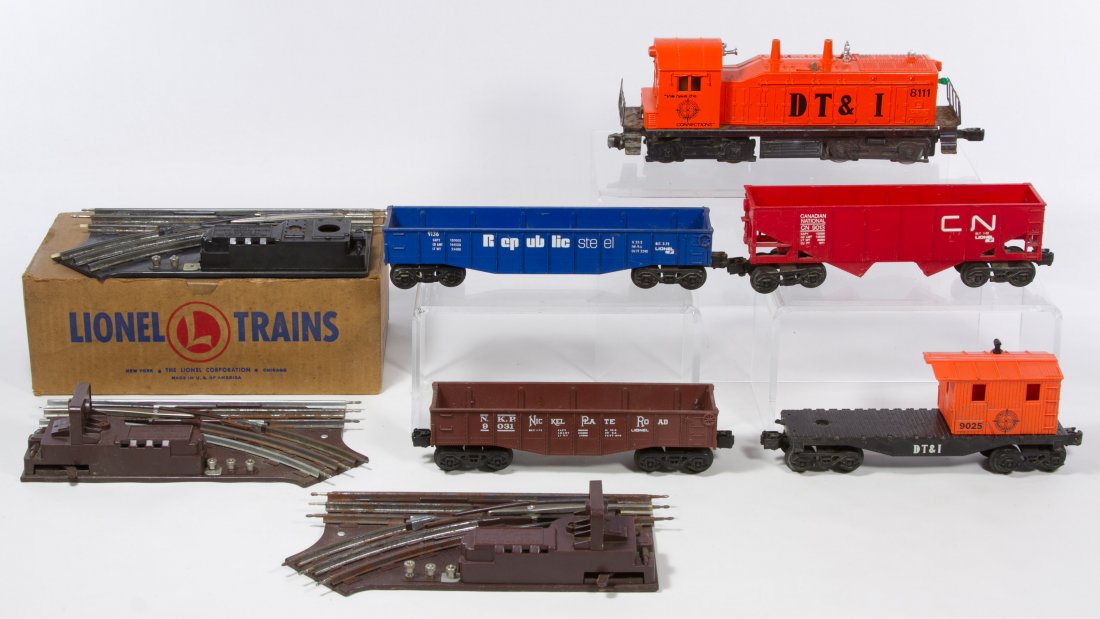 Lionel Toy Model Train Assortment: Lionel Toy Model Train Assortment Including a DT&I #8111 Engine, #5121 and 5122 remote control 027 switches, a #1122 non-derailing remote control 027 switch, four plastic cars, straight and curved tra