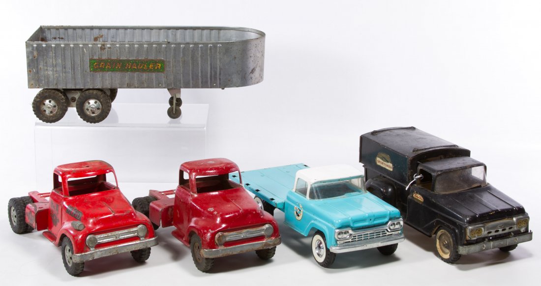 Toy Model Truck Assortment: Toy Model Truck Assortment Including a Tonka Toy 'Sportsman' truck and a 'Grand Hauler' trailer, two Tonka truck cabs and a Nylint blue truck Length: 16.50 inches (hauler cab) Category: Toys and Dolls