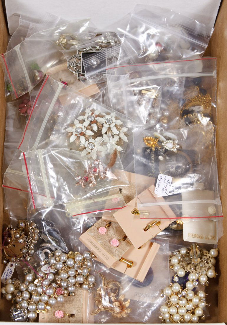 Costume Jewelry Earring Assortment: Costume Jewelry Earring Assortment Including clip and screw-back earrings Category: Jewelry & Timepieces > Costume (Bulk Lots) Tax Status: Subject to an 8.25% sales tax for Illinois residents Shipping