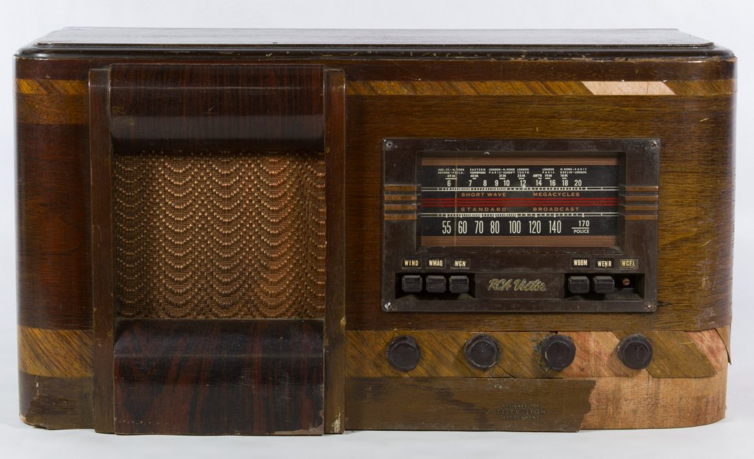 RCA Victor Table Radio: RCA Victor Table Radio Having a wood veneer case and #RC425D mark on the back Height: 10.00 inches, Width: 18.00 inches Category: Cameras & Electronics > Radios Tax Status: Subject to an 8.25% sales t