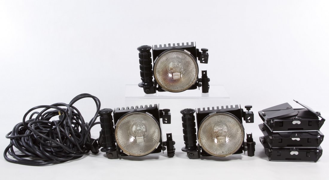 Lowel Omni Photography Spot Lights: Lowel Omni Photography Spot Lights Three lights; together with three light shutters and a storage bag by Kalt Width: 21.00 inches (bag) Category: Cameras & Electronics > Cameras Shipping Status: Due t