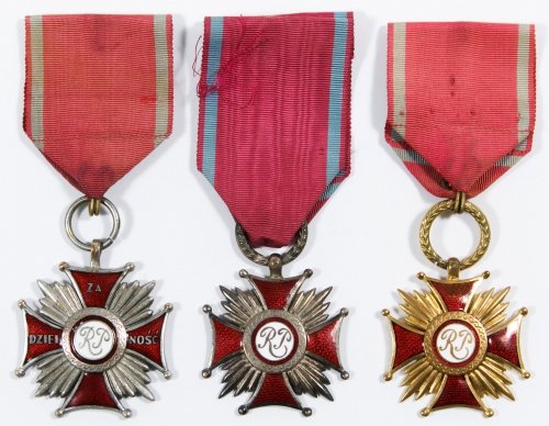 World War II Era Polish Cross of Merit Medals: World War II Era Polish Cross of Merit Medals Three medals have red enamel crosses and ribbons Height: 1.75 inches, Width: 1.50 inches (medal) Category: Military & Weapons > World War II Shipping Stat
