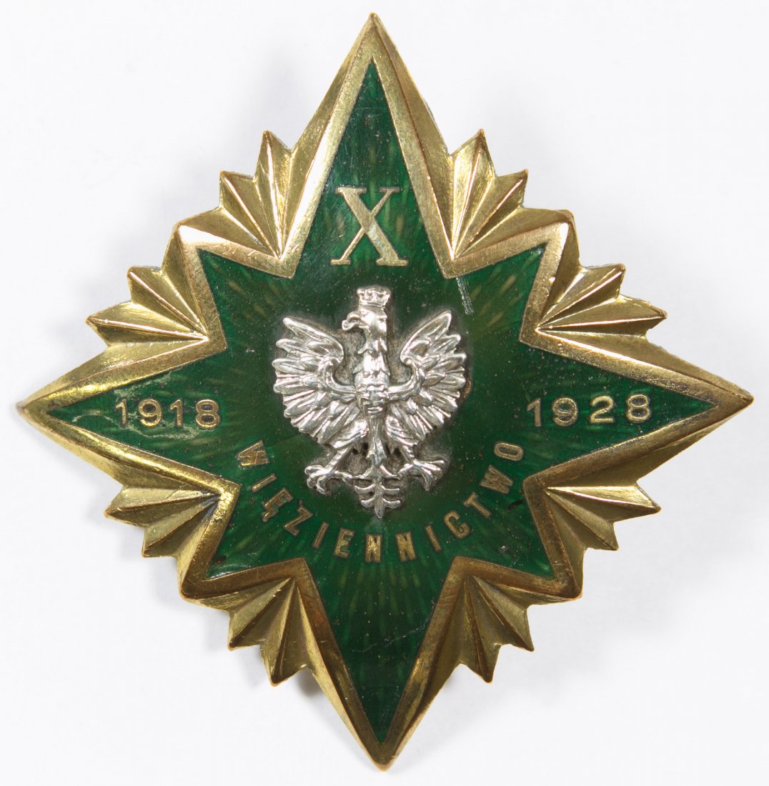 World War II Era Polish Ministry of Justice Badge: World War II Era Polish Ministry of Justice Badge Having the Polish eagle with a green enamel background Height: 2.25 inches, Width: 2.25 inches Category: Military & Weapons > World War II Shipping St