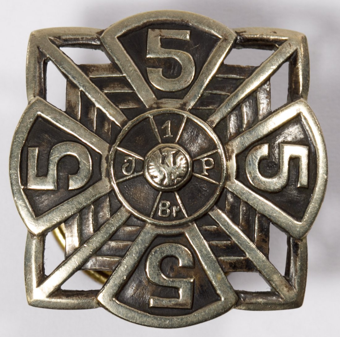 World War II Polish 5th Infantry Badge: World War II Polish 5th Infantry Badge Having the original center and brass button en verso Height: 1.25 inches, Width: 1.25 inches Category: Military & Weapons > Medals Shipping Status: Leonard Aucti