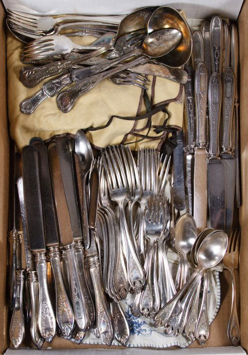 Rogers Bros 'Old Colony' Silverplate Flatware: Rogers Bros 'Old Colony' Silverplate Flatware Together with an assortment of other silverplate flatware by Reed and Barton, Community Length: 9.75 inches (dinner knife) Category: Silver > Silverplate