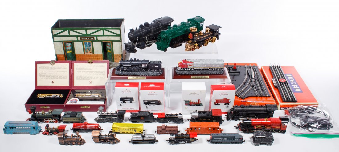 O-Gauge, HO-Gauge and Ornament Model Train Assortment: O-Gauge, HO-Gauge and Ornament Model Train Assortment Together with a metal ticket station and two switches Height: 6.00 inches (ticket station) Category: Toys and Dolls > Modern Trains Shipping Statu