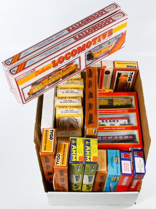 HO Scale Boxed Toy Model Train Car Assortment: HO Scale Boxed Toy Model Train Car Assortment Including examples from Tyco, Life-Like and Athearn Length: 17.00 inches (longest set) Category: Toys and Dolls > Modern Trains Shipping Status: Due to si