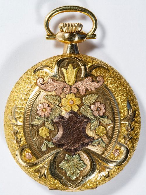 C.D. Peacock 14k Gold Hunter Case Pocket Watch: C.D. Peacock 14k Gold Hunter Case Pocket Watch Having an Elgin National Watch works with serial # 11984617 dating to 1905 with fifteen jewels, grade 299, model 6, class 109, stem wind and set; case de