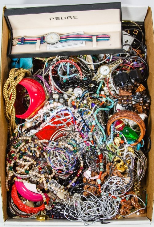 Costume Jewelry Assortment: Costume Jewelry Assortment Including necklaces, bracelets, earrings, wrist watches and pins Length: 18.00 inches (necklace) Category: Jewelry & Timepieces > Costume (Bulk Lots) Shipping Status: Leonar