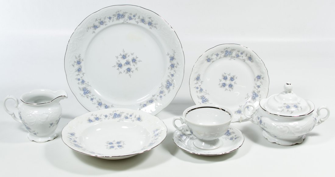 Royal Kent 'RKT12' China Service: Royal Kent 'RKT12' China Service Poland, including (16) dinner plates, (16) dessert plates, (16) coffee cups, (16) saucers, (16) soup bowls, two round serving bowls, two oval serving platters, two cre