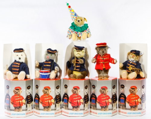 Steiff Golden Age of Circus Band Bears: Steiff Golden Age of Circus Band Bears Including five limited edition circus band musicians: crocodile, lion, dog, cat and bear; together with a #163/90 clown bear Height: 7.25 inches (bear) Category: