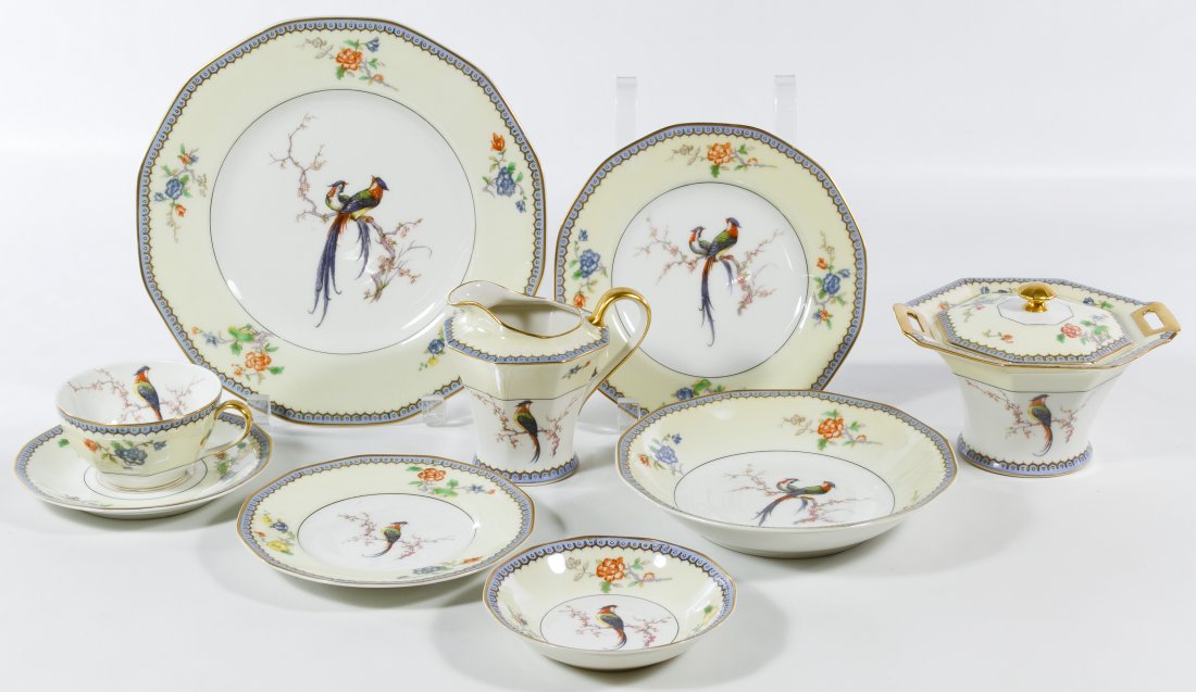 Haviland Limoges 'Chambord' China Service: Haviland Limoges 'Chambord' China Service 107 pieces including (14) dinner plates, (14) dessert plates, (14) bread plates, (12) soup bowls, (12) fruit bowls, (14) saucers, (15) coffee cups, (3) creame