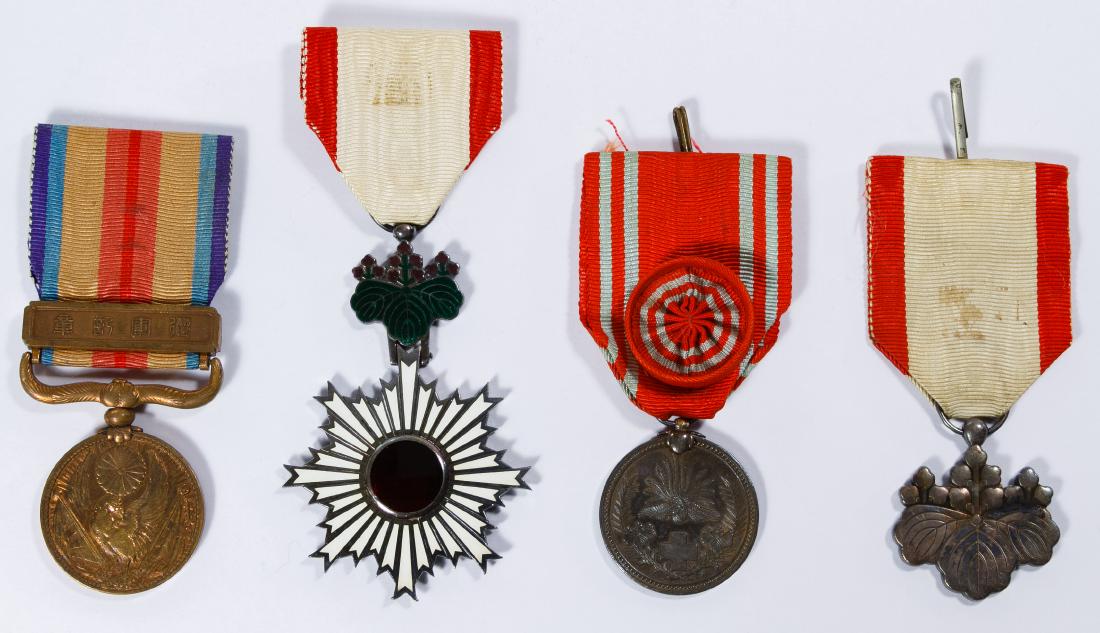 World War II Era Japanese Medal Assortment: World War II Era Japanese Medal Assortment Including two orders of the Rising Sun, a Border Incident medal and a Red Cross medal Length: 5.50 inches (longest) Category: Military & Weapons > World War 