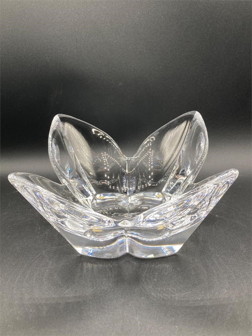 Orrefors Crystal Glass Lotus Bowl: Vintage Orrefors of Sweden crystal glass lotus bowl. Feature four pointed louts design with inter bowl cavity. Engraved signature noted in photos. Measures 8" across. Good condition.