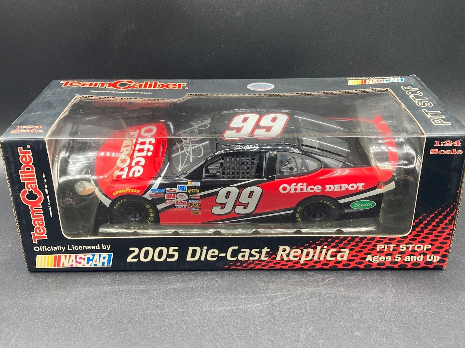 Carl Edwards Signed 1/24 Team Caliber Die Cast (1 of 7)
