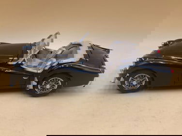 Kyosho 1/18 Triumph TR3A Die Cast