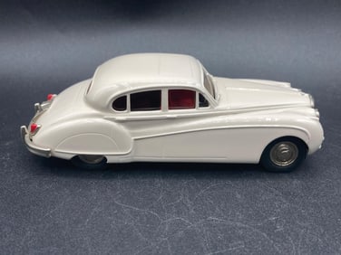 Gems & Cobwebs 1/43 1959 Jaguar MK IX White