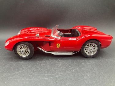 Burago 1/18 1957 Ferrari Tessa Rossa Die Cast