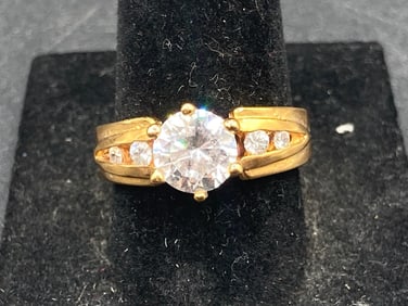 Gold Tone Cubic Zirconia Ring Size 7 1/2