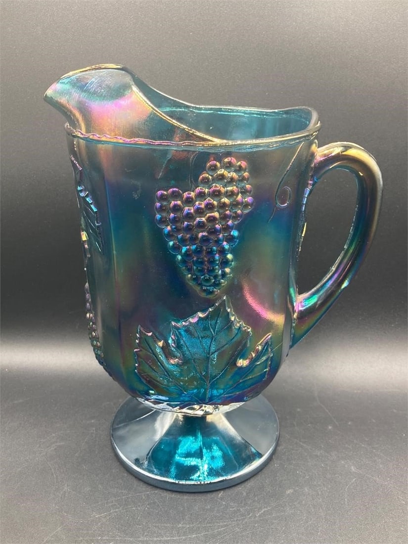 Indiana Glass Iridescent Blue Grapes Pitcher: Vintage Indiana glass iridescent blue grapes pitcher. Feature large grapes and leaves patterns on glass that changes color under different lighting. Large pitcher measures 10" tall and is in good cond
