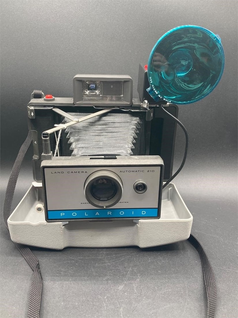 Polaroid Land Camera Automatic 210 (1 of 7)