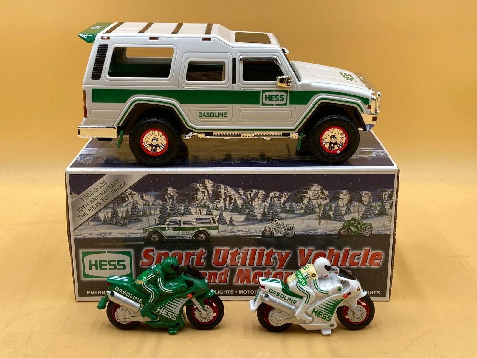 2004 Hess Truck SUV & Motorcycles Set (1 of 6)