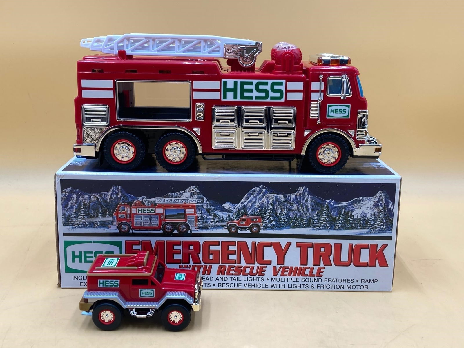 2005 Hess Truck Emergency Truck & Rescue Vehicle (1 of 7)