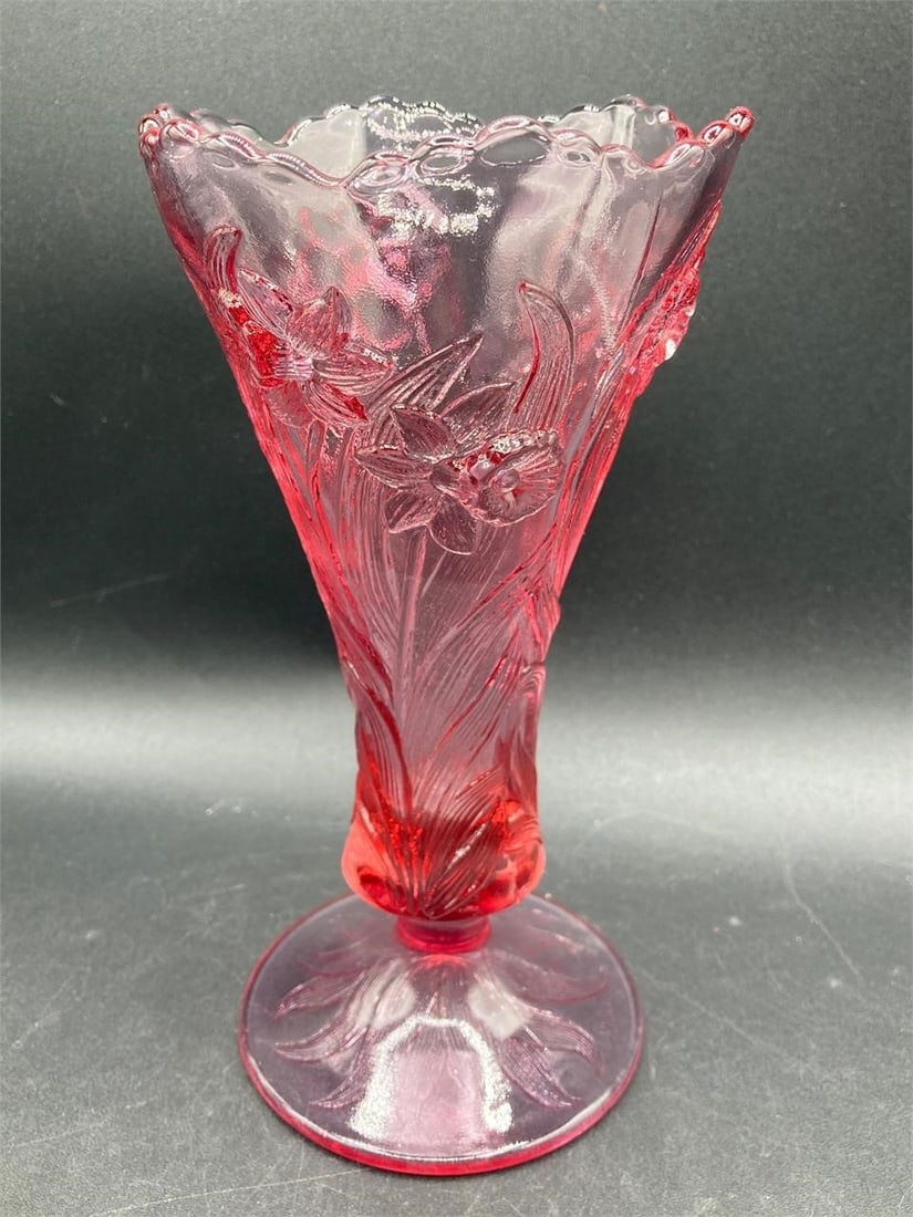 Fenton Glass Dusty Rose Daffodil Vase: Vintage Fenton dusty rose daffodil vase. Clear pink glass with daffodil flower relief designs. Measures 8" tall. Good condition.Measurements: 4" W, 4" L, 8" H inches 1 pound