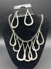 Silver Tone Dangle Necklace & Earrings Set
