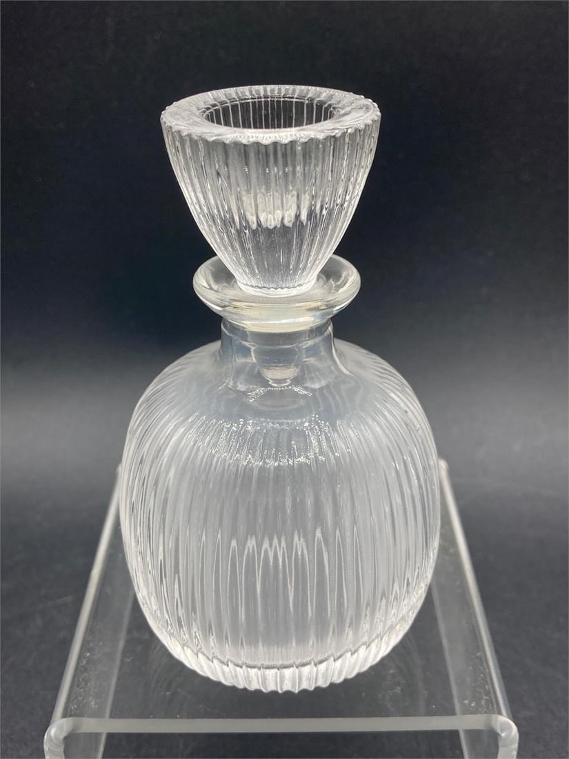 Vintage Oneida Lead Crystal Perfume Bottle: Vintage Oneida lead crystal glass perfume bottle. Features fluted patterns and cone shaped stopper with open center. Measures 3.5" tall. Good condition.Measurements: 3" W, 3" L, 4" H, 1 pound