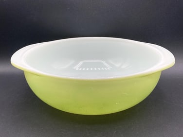 Vintage Pyrex Lime Green 2qt Bowl #024