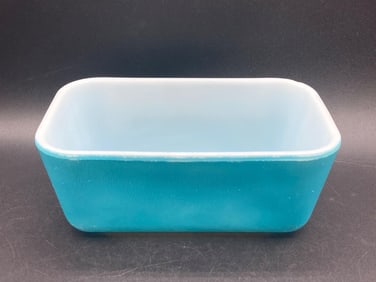 Vintage Pyrex Blue Cake Pan