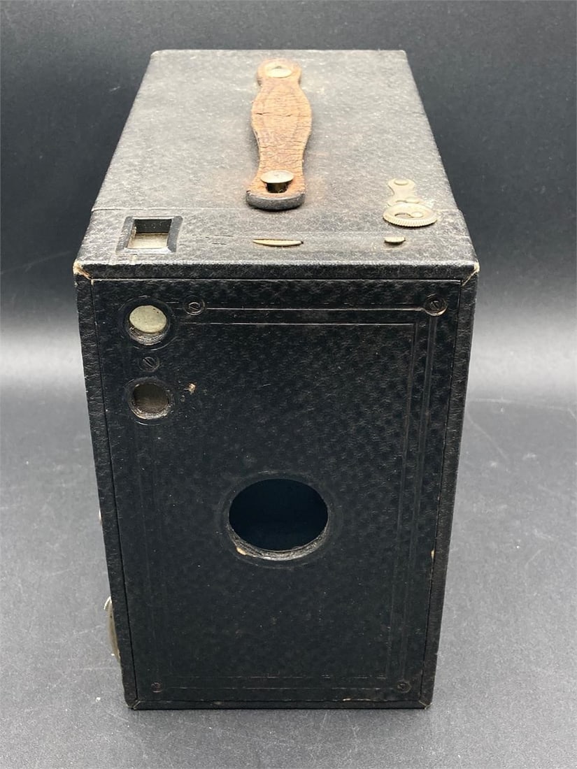 Vintage Kodak Brownie No 2C Camera (1 of 7)