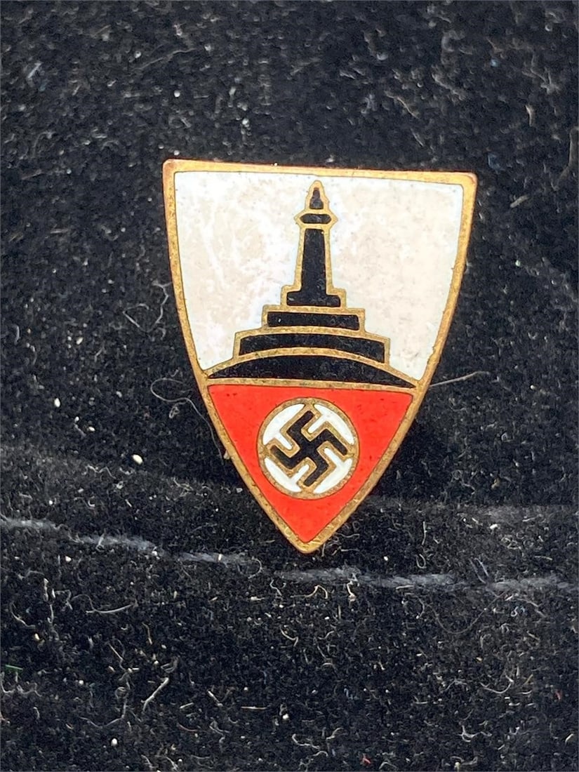 NSDAP War Veterans Association Membership Badge: World war 2 German NSDAP war veterans association stickpin badge. Enameled front with veteran's monument and NSDAP symbol. GES GESCH stamp noted on back of pin. Item is in excellent condition.Measurem