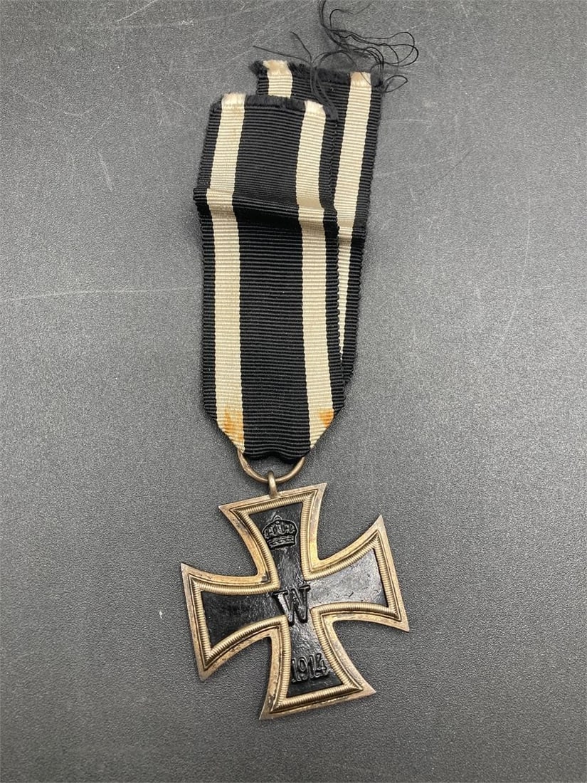 WW1 Imperial German Iron Cross 2nd Class: World war 1 Imperial German iron cross 2nd class medal with ribbon. Dated 1914 on front. Maker mark and numbers on suspension ring noted in photos. Some fraying and light staining on ribbon, otherwise