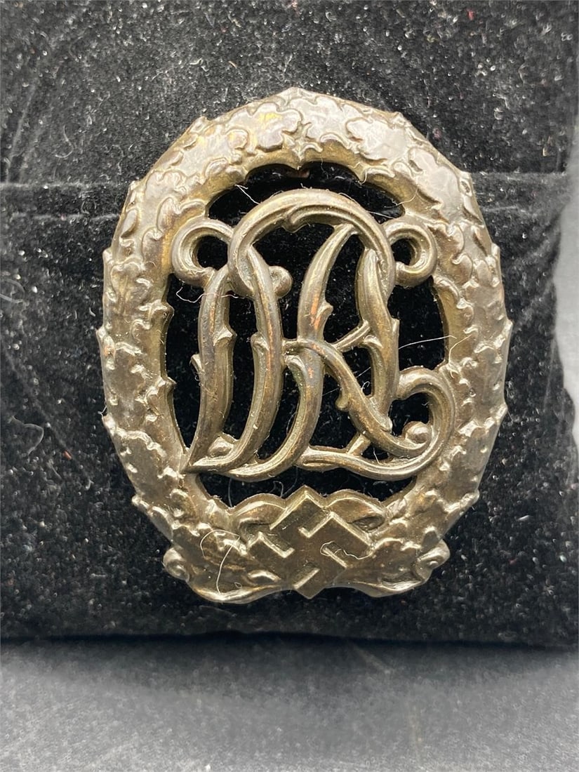 WWII German DRL Sports Badge In Bronze: World War II German DRL sports badge. Bronze badge with Jena Wernstein maker stamps noted on back. Measures 2". Badge is in excellent condition.Measurements: 2" W, 2" L, 1" H, 1 pound