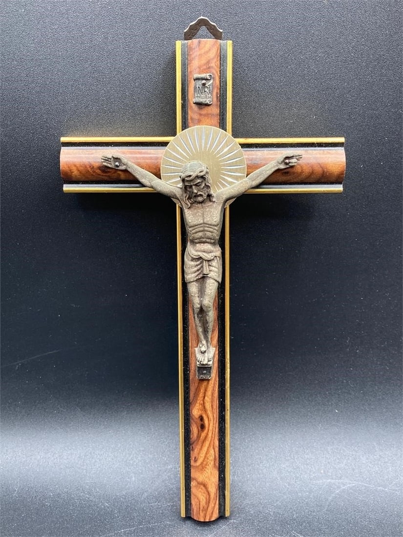 8" Jesus Christ Crucifix Blessed By Pope: 8" wood & brass Jesus Christ crucifix bleed by pope John Paul II. Features wooden cross with brass Jesus, halo and INRI pieces. Hanger at top for wall display. Blessed by Pope John Paul II in Saint Pe