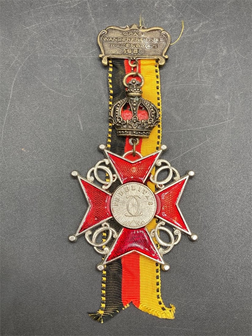 Vintage 1983 German Wanderfreunde Hiking Medal (1 of 6)