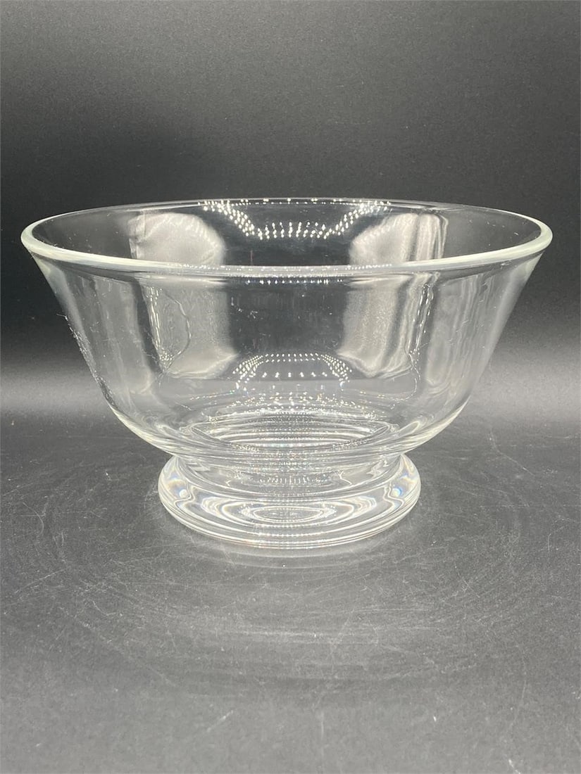 Vintage Steuben Glass Revere Bowl: Vintage Steuben art glass revere bowl. Genuine lead crystal glass with molded base. Steuben signature noted on bottom of bowl. Measures 8" across. Item is in good condition.Measurements: 8" W, 8" L, 5