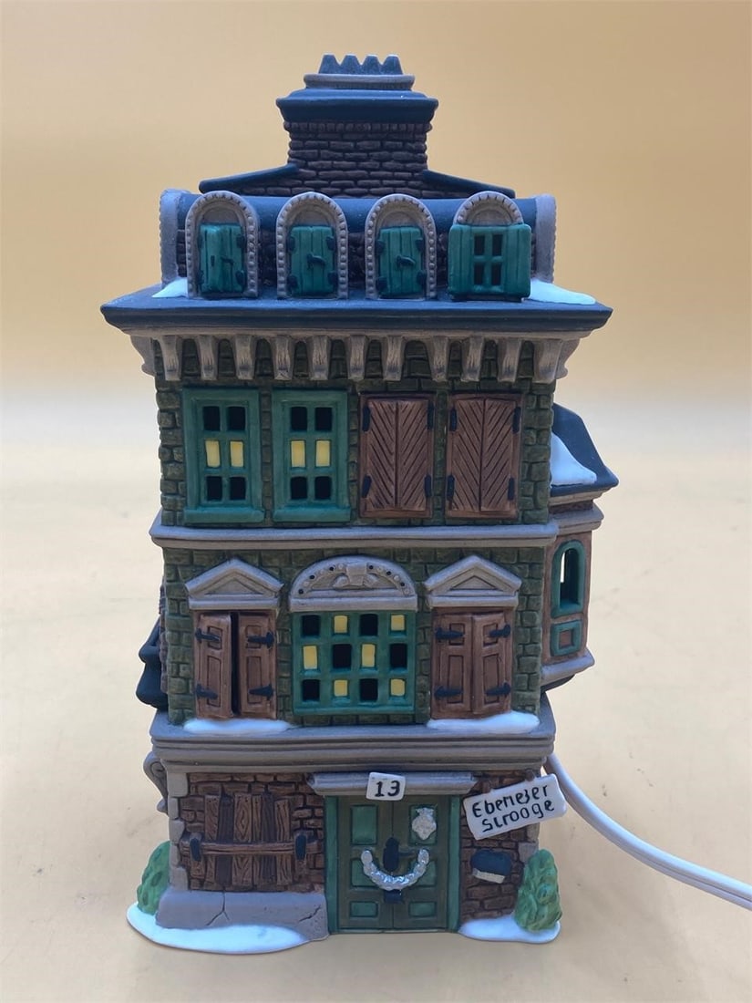 Department 56 The Flat Of Ebenezer Scrooge: Department 56 heritage village collection "The flat of Ebenezer Scrooge" with light cord and box. Hand painted porcelain rustic New England style brick apartment flat detailed to be in slight disrepai