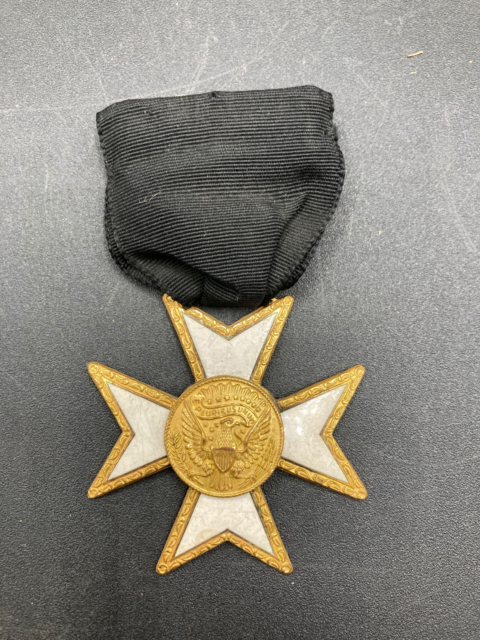 Vintage Pettibone Knights Templar Masonic Medal (1 of 6)