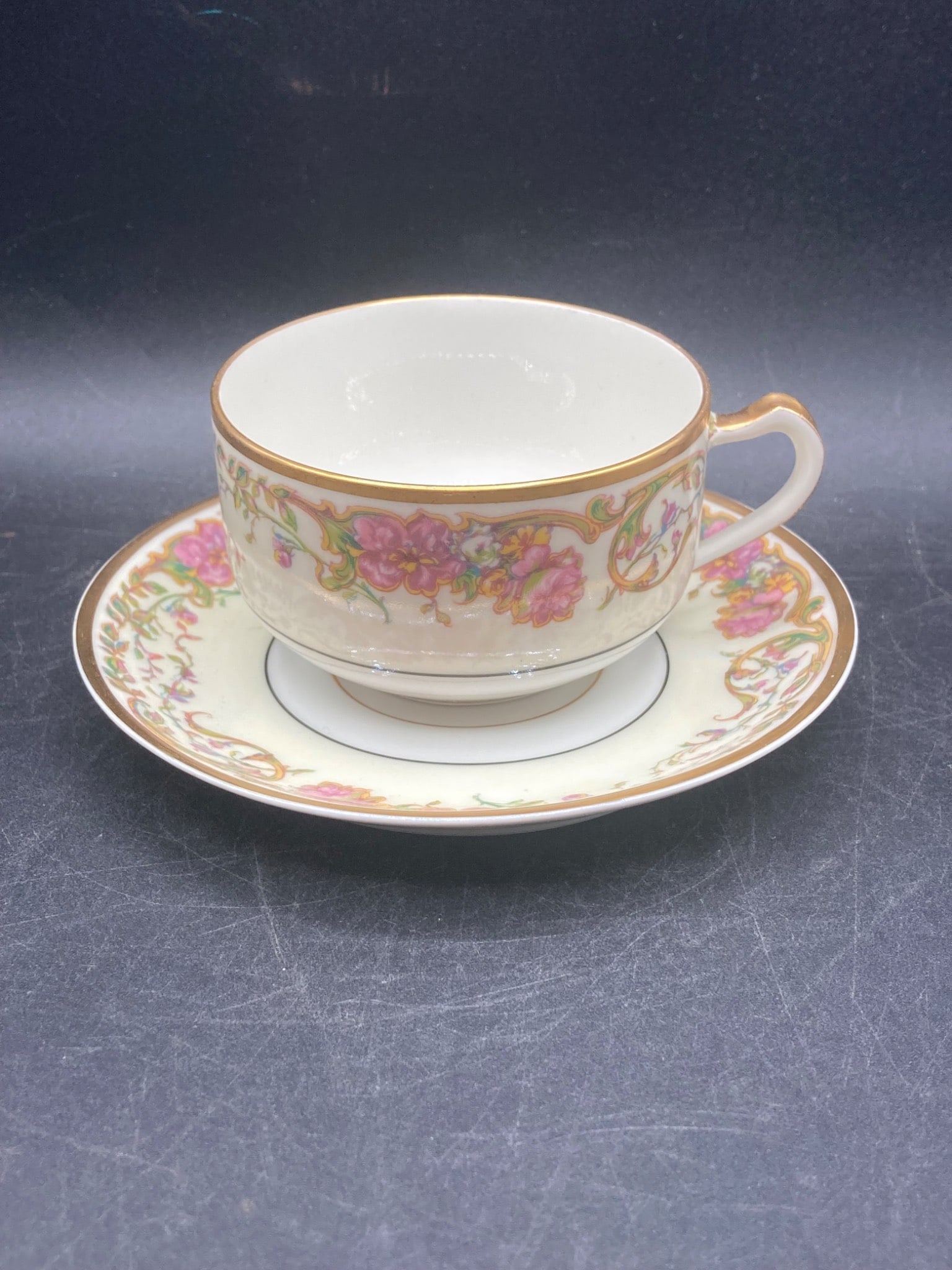 Haviland France Portland Tea Cup and Saucer Set (1 of 10)