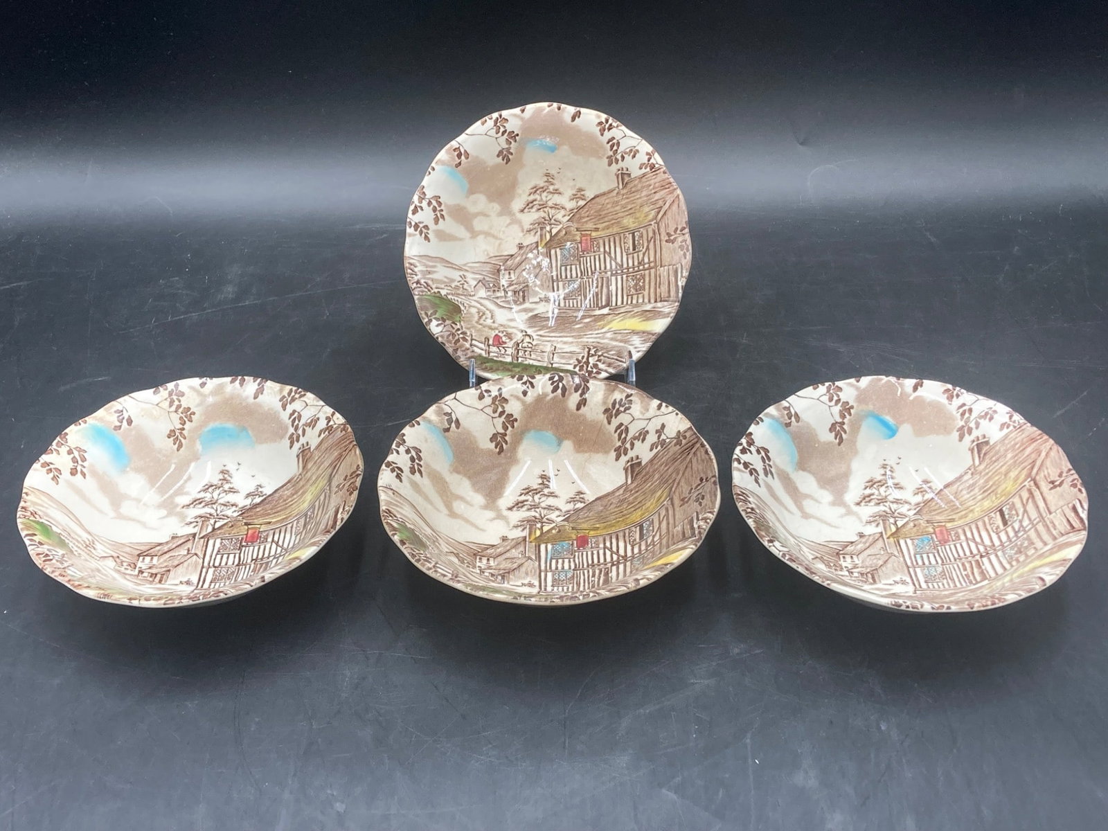 W.H. Grindley Dickens Coaching Stages Porcelain Bowls: A set of 4 porcelain bowls from the ˜Dickens Coaching Stages™ series by W.H. Grindley of Staffordshire, England. Each bowl features ˜The Leather Bottle™ scene from Charles Dickens™s ˜Pickwick