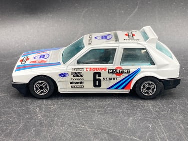 Burago 1/43 Lancia Delta S4 Diecast Model Car, Martini Livery
