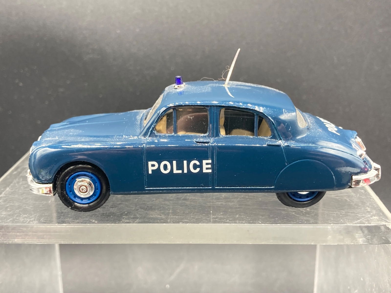 Solido 1/43 Jaguar MK 1 Police Car Die Cast Model (1 of 8)