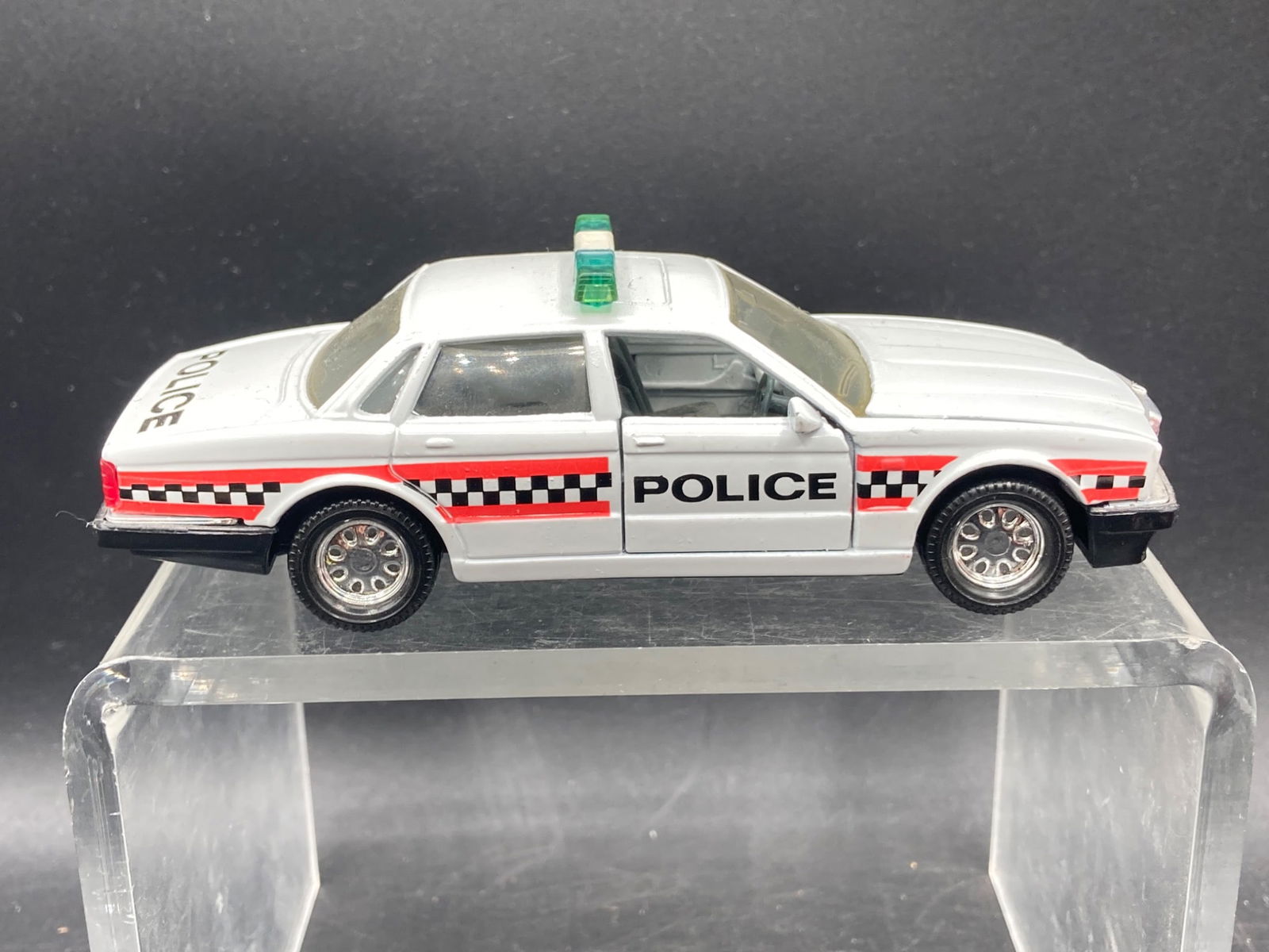 Matchbox Super Kings 1/34 1987 Jaguar XJ6 Police Car Die Cast Model (1 of 8)