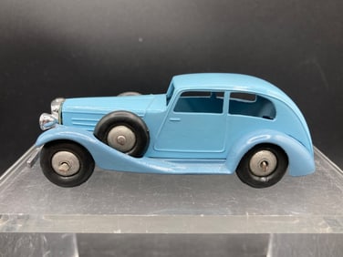 DG Models 1/43 Jaguar Airline Die Cast Model in Blue