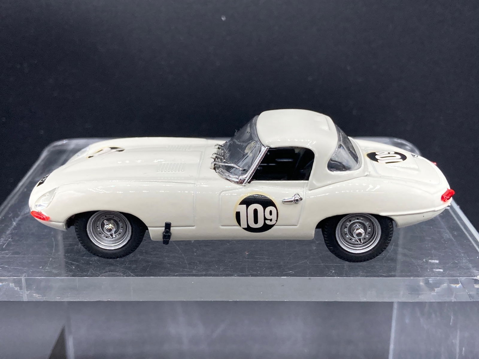 Best Model 1/43 Jaguar E-Type Die Cast with Racing Livery (1 of 7)