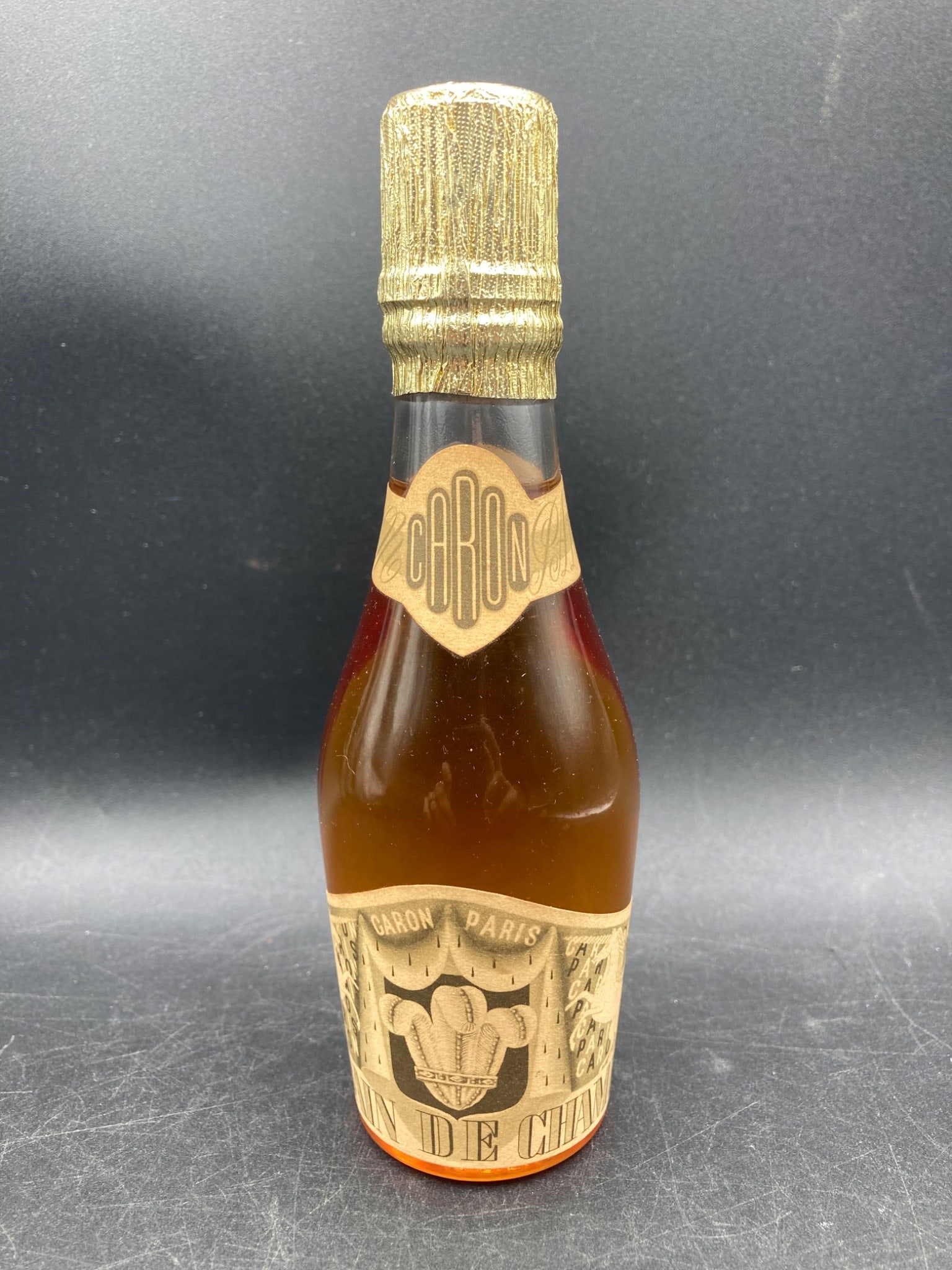 Caron Royal Bain De Champagne 4 Oz Splash Cologne: This is a 4-ounce bottle of Caron Royal Bain de Champagne splash cologne from Caron Paris. The bottle's distinctive label design and the gold-toned cap remain intact. Full bottle, excellent condition.