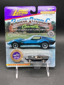 Johnny Lightning 1/64 Classic Customs Corvette 1965 Mako Shark Die-Cast Model
